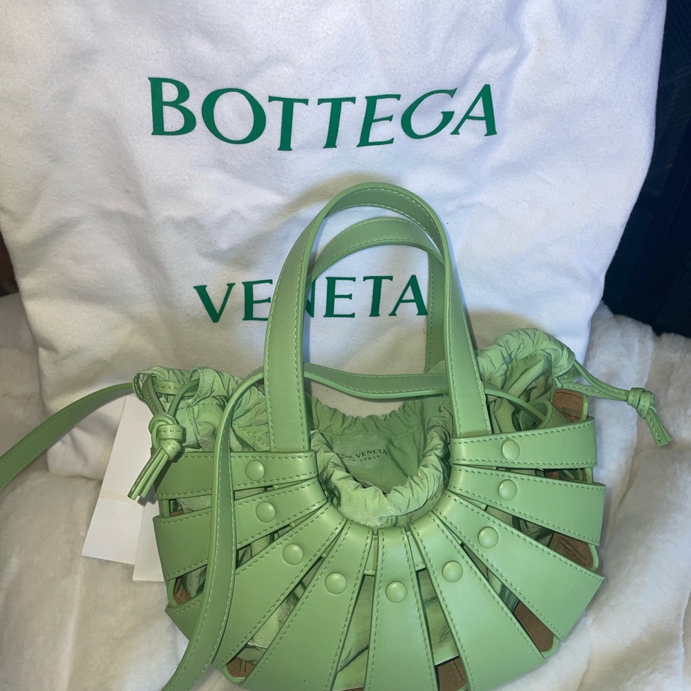 24 HOUR PRICE Bottega Veneta Shell Bag